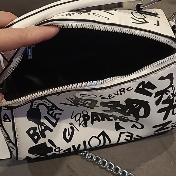 Woman's Graffiti Shoulder Bag (Paris Edition) - Picture 4 of 5